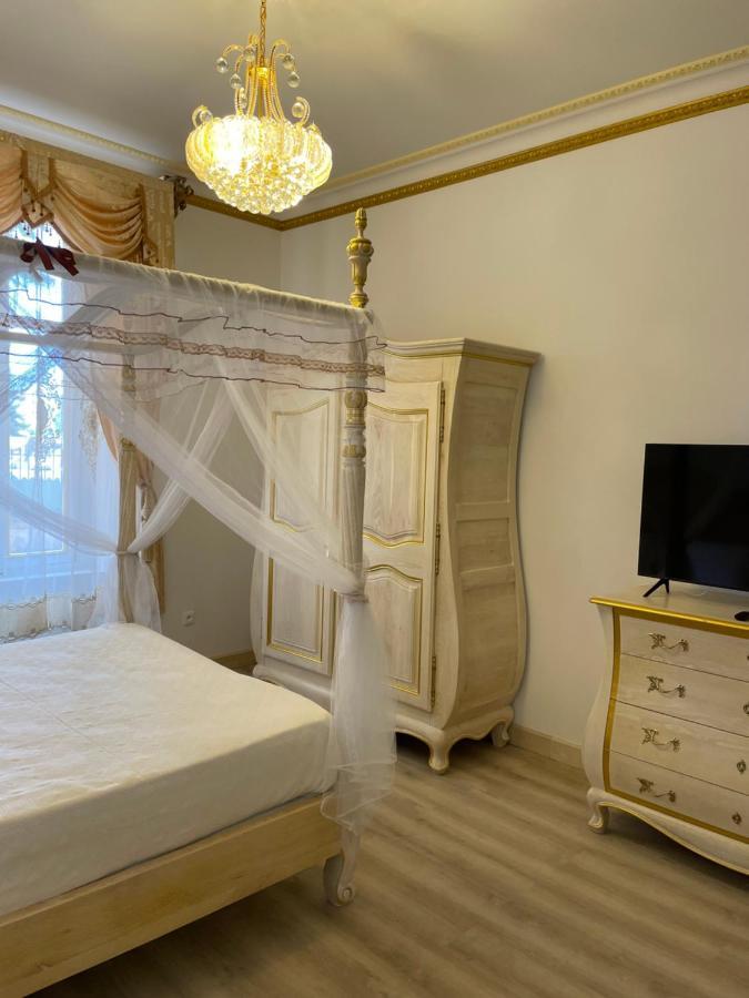 Chambre A Baldaquin Maison De L'Eglise Du Couvent Нарбонн Екстер'єр фото
